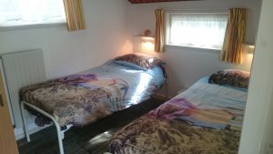 Boswei slaapkamer 2 met twee eenpersoonsbedden