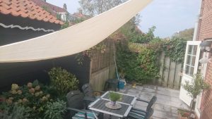 Surf-in terras met tarp